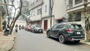 Bán nhà Kim Mã, Ba Đình, 20m ra oto tránh, 50m ra phố, 2 mặt ngõ, Tặng full nội thất, Nhà đẹp ở ngay