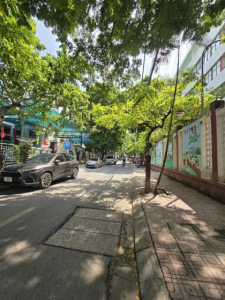 Bán nhà 50m2 chỉ 7.x tỷ phố Vĩnh Phúc, Ba Đình, 30m ra oto tránh, Mặt tiền rộng, 2 thoáng, Ngõ thông, Nhà đẹp ở luôn