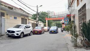 Bán nhà 5 tầng Phạm Văn Đồng, Oto đỗ cửa, Ngõ thông, An sinh tốt, Nhà đẹp, Ở hoặc cho thuê