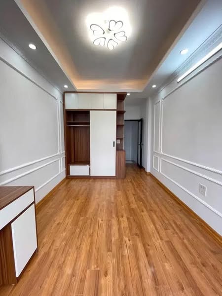 DÂN XÂY CHẮC CHẮN - 3 MẶT THOÁNG - 10M RA ĐƯỜNG OTO Tk: T1: khách, bếp. T2,3: mỗi t 2 ngủ, wc giữa T4: p.thờ, sân phơi  Tổng 4 p.ngủ phù hợp gđ nhiều người.