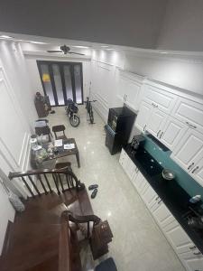 DÂN XÂY CHẮC CHẮN - 3 MẶT THOÁNG - 10M RA ĐƯỜNG OTO Tk: T1: khách, bếp. T2,3: mỗi t 2 ngủ, wc giữa T4: p.thờ, sân phơi  Tổng 4 p.ngủ phù hợp gđ nhiều người.
