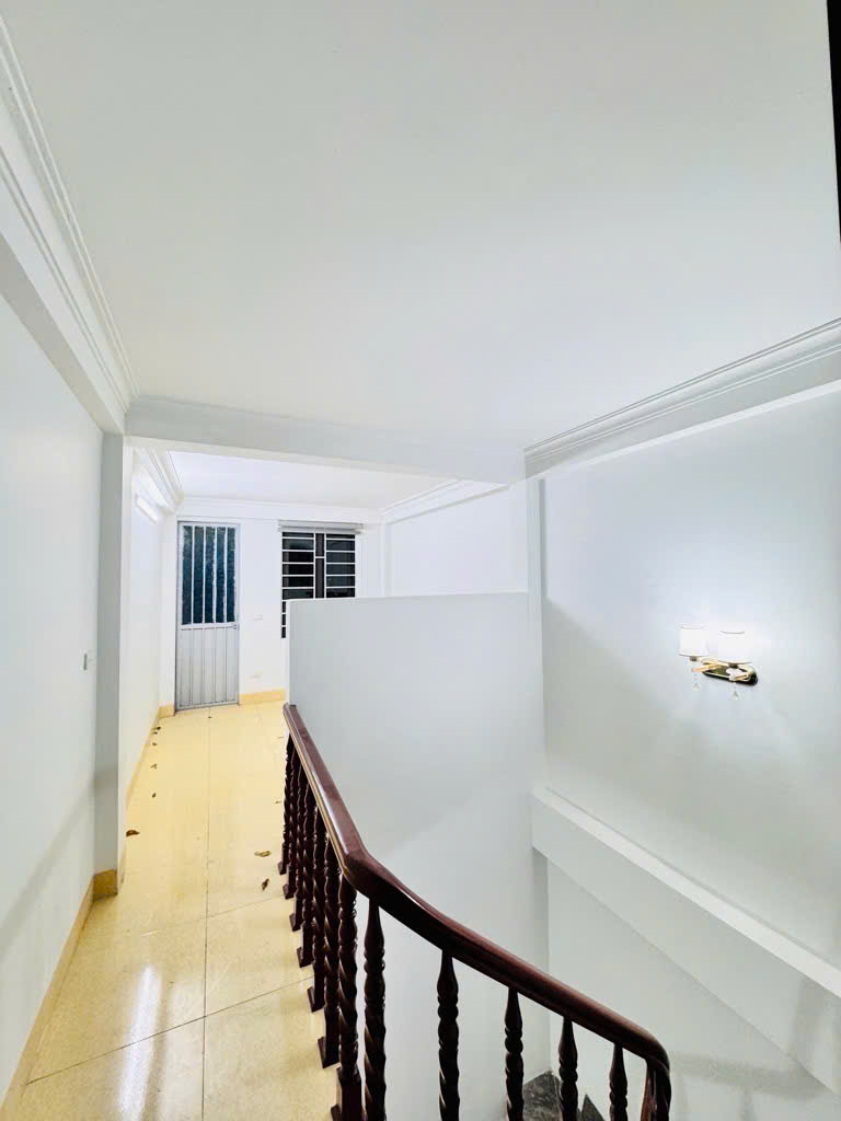 Bán nhà Nam Dư 31m2 x 5 tầng – 10m ra phố, ngõ ba gác, tặng full nội thất, muôn vàn tiện ích, giá 5.xx tỉ