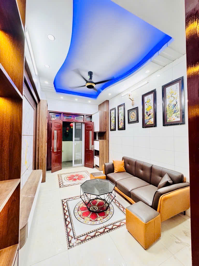 Bán nhà Nam Dư 31m2 x 5 tầng – 10m ra phố, ngõ ba gác, tặng full nội thất, muôn vàn tiện ích, giá 5.xx tỉ