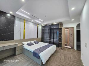 # Bán nhà Hồ Tùng Mậu, 6 Tầng, Thang máy - ô tô đỗ - KD, nhỉnh 8xt.ỷ