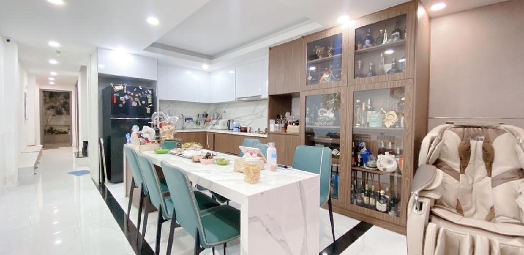 Nhà 2 Tầng Siêu Rộng ngay tt Quận 7, Nội thất đẹp lung linh