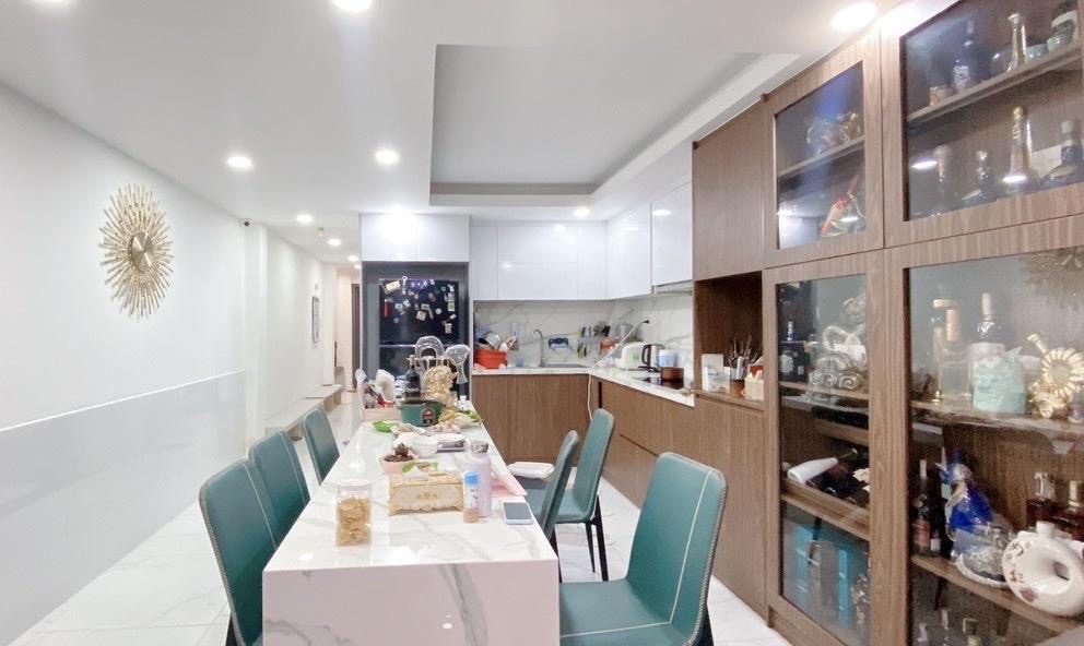 Nhà 2 Tầng Siêu Rộng ngay tt Quận 7, Nội thất đẹp lung linh