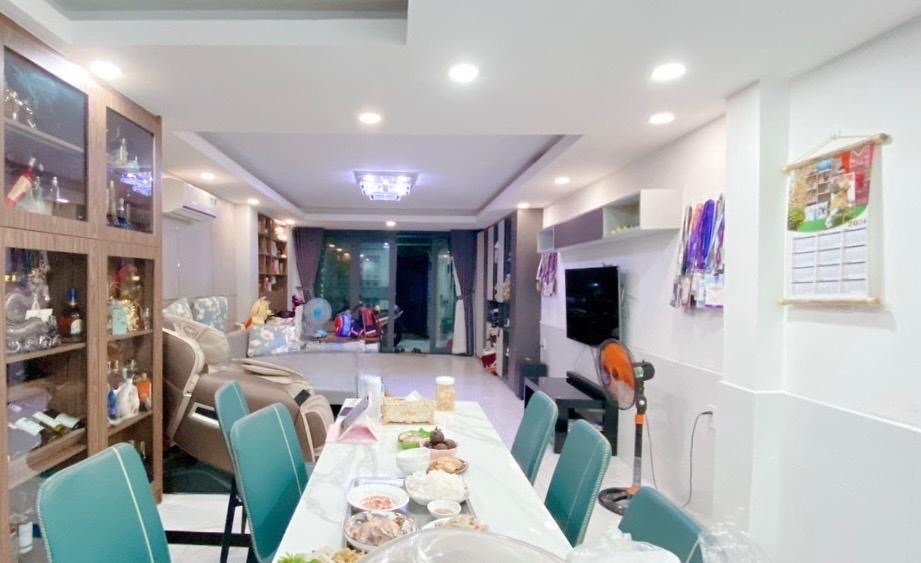 Nhà 2 Tầng Siêu Rộng ngay tt Quận 7, Nội thất đẹp lung linh
