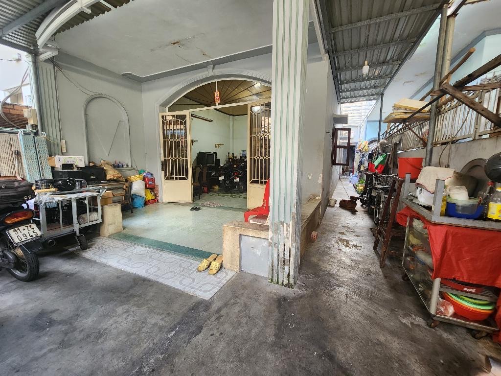 Bán nhà cũ Tiện xây mới Quận 7, rộng 160m2 thổ cư Ngang gần 7m