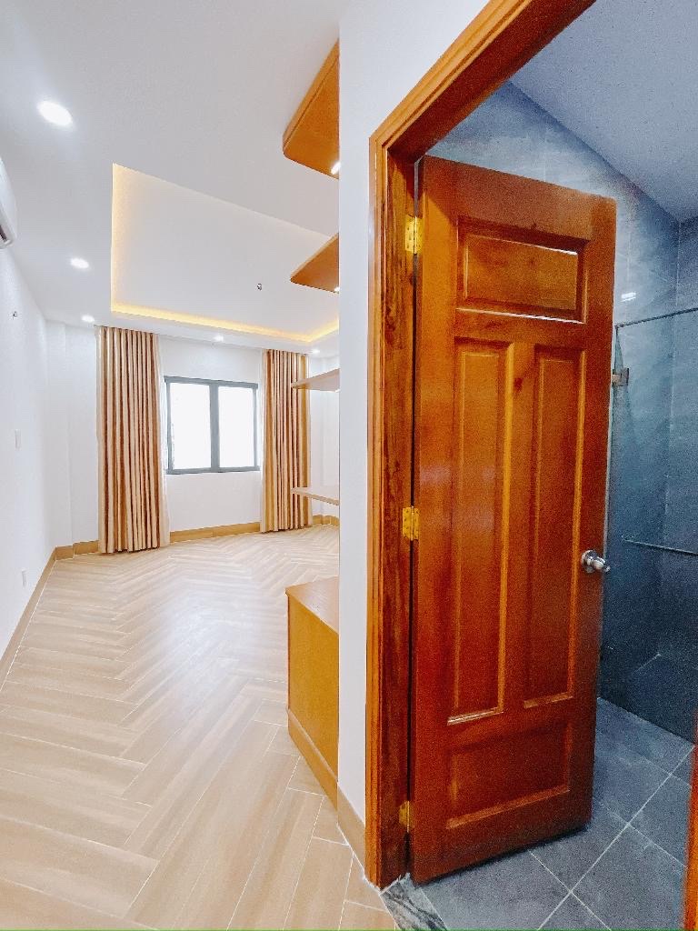 Bán nhà mặt tiền 6 Tầng Mới Xây có thang máy, Nội Thất Siệu ĐẸP Quận 7