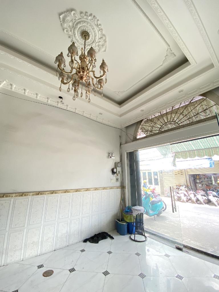 Nhà 5 Tầng Xe hơi đỗ cửa, ngay chợ lớn Rạch Ông Quận 8 giáp Quận 1