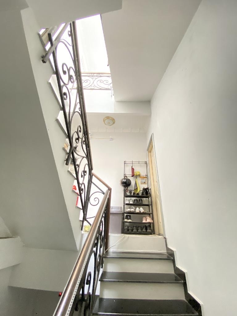 Nhà 5 Tầng Xe hơi đỗ cửa, ngay chợ lớn Rạch Ông Quận 8 giáp Quận 1