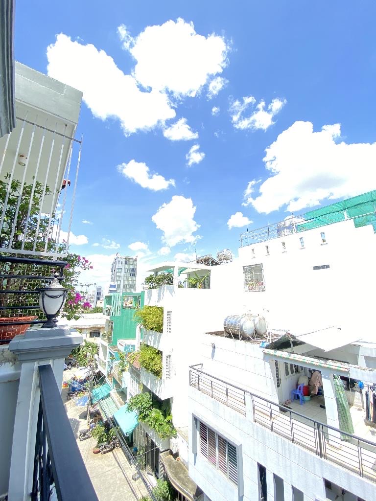 Nhà 5 Tầng Xe hơi đỗ cửa, ngay chợ lớn Rạch Ông Quận 8 giáp Quận 1