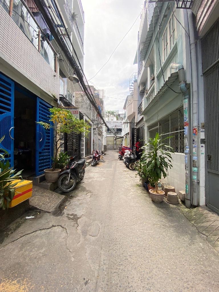 Nhà 3 Tầng cổ điển kiên cố, Hẻm ôtô, giá Mềm chỉ hơn 7 tỷ Quận 8