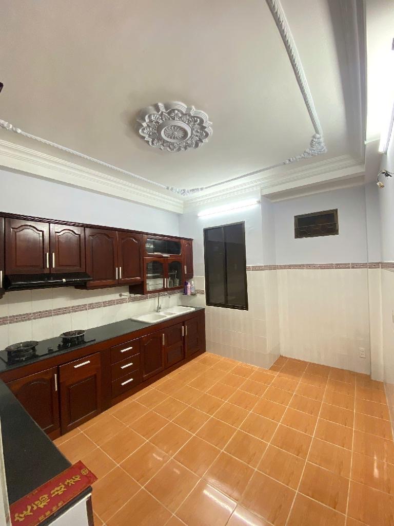 Nhà 3 Tầng cổ điển kiên cố, Hẻm ôtô, giá Mềm chỉ hơn 7 tỷ Quận 8