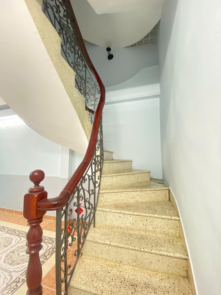 Nhà 3 Tầng cổ điển kiên cố, Hẻm ôtô, giá Mềm chỉ hơn 7 tỷ Quận 8