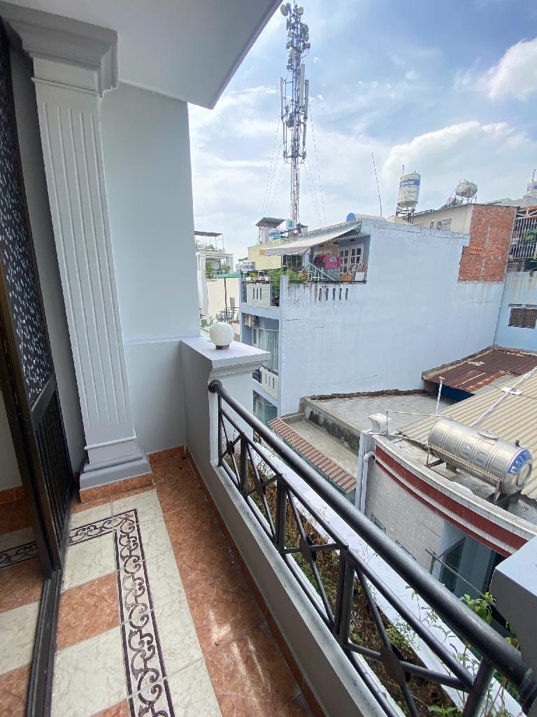 Nhà 3 Tầng cổ điển kiên cố, Hẻm ôtô, giá Mềm chỉ hơn 7 tỷ Quận 8