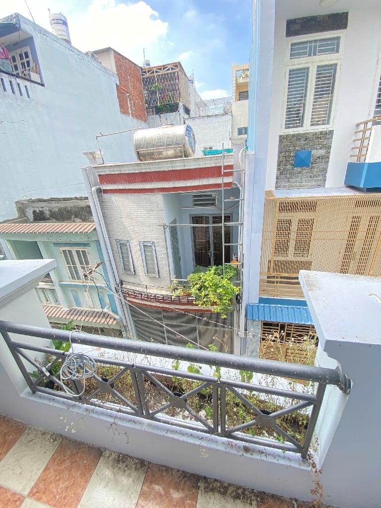 Nhà 3 Tầng cổ điển kiên cố, Hẻm ôtô, giá Mềm chỉ hơn 7 tỷ Quận 8