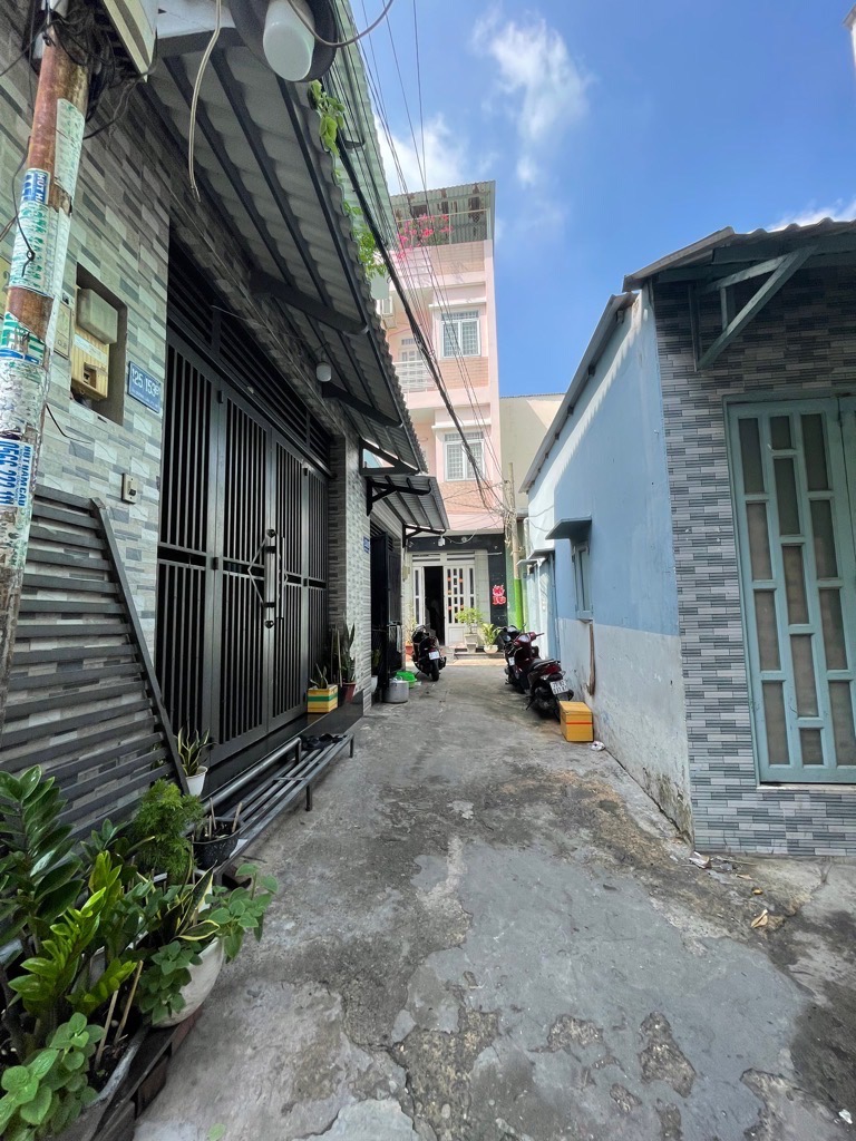 Bán nhà 2 mặt Hẻm thoáng mắt, gần 90m2 thổ cư liền kề Quận 1