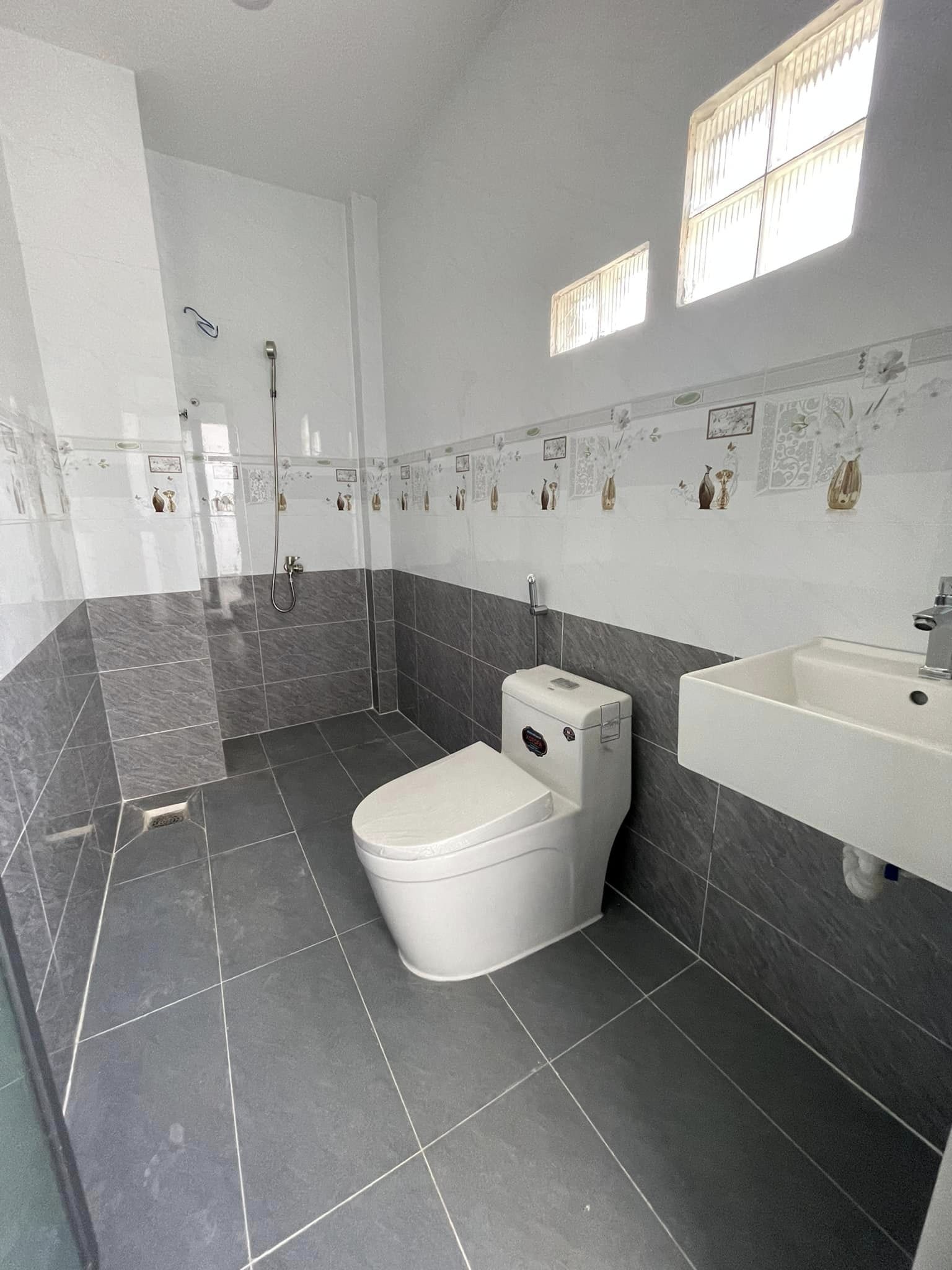 Nhà mới xây 4 Tầng Siêu Rộng Nở Hậu 6m, đường xe tải, gần AEON Quận 8