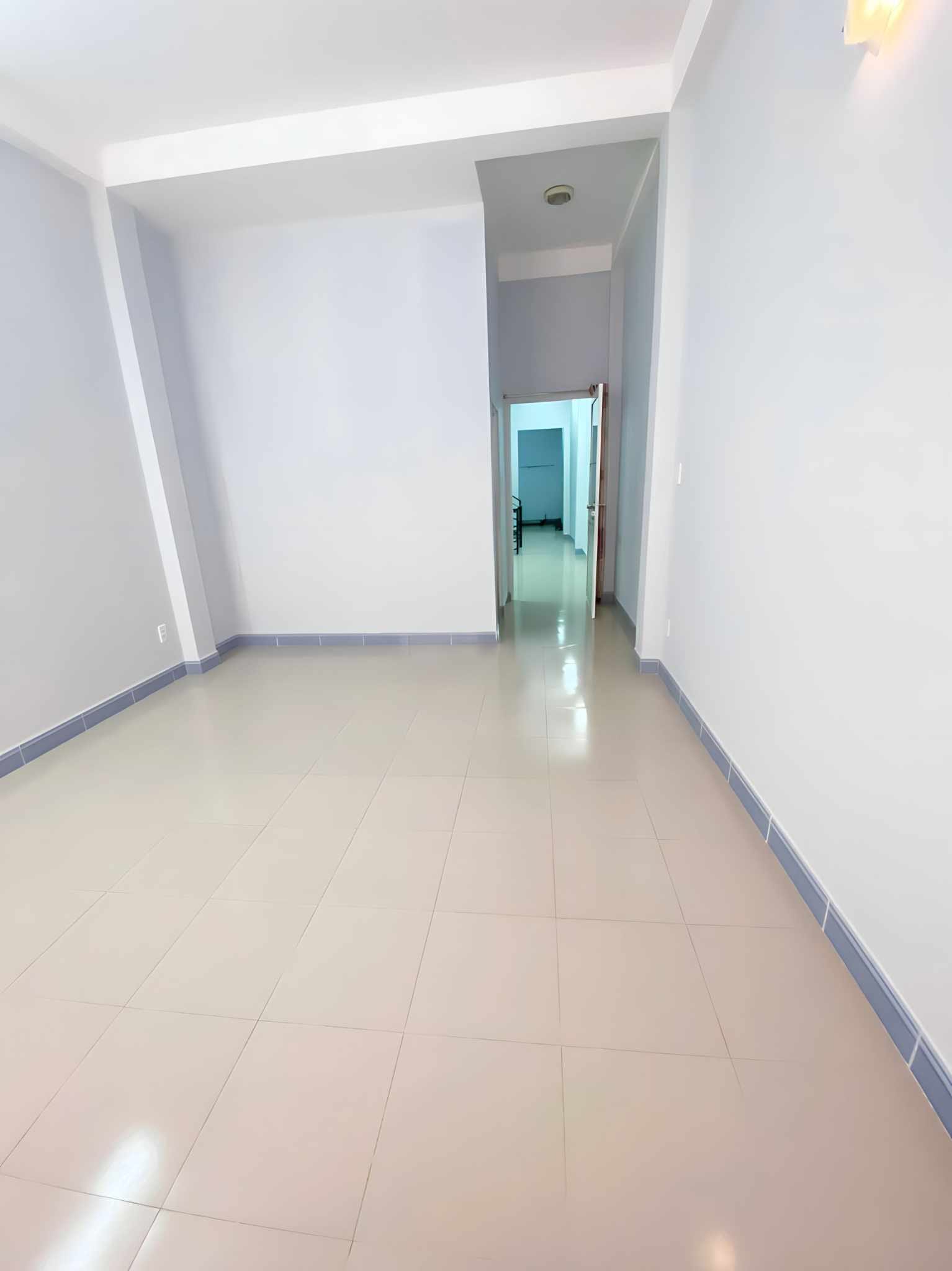 Nhà HXH 3 Tầng còn mới, vừa ở vứ cho thuê 18tr/tháng Quận 8