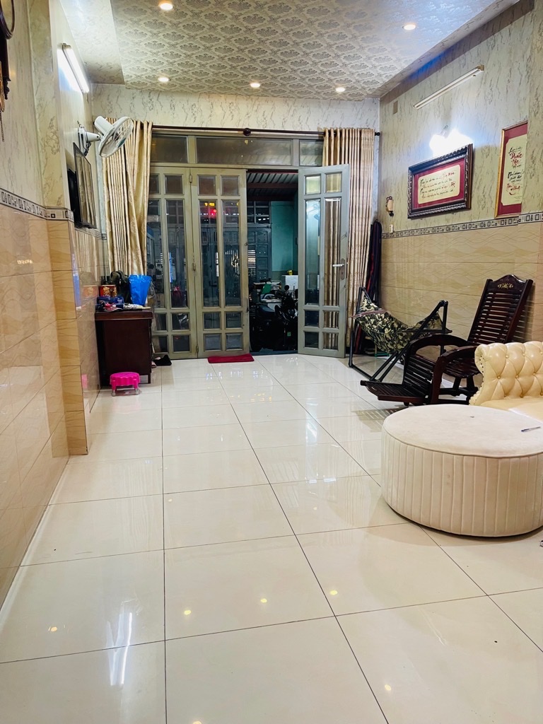 Bán nhà mặt tiền Hẻm xe hơi cực sầm uất Quận 8, rộng 3 Tầng kiên cố