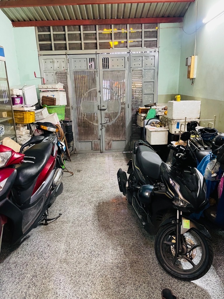 Bán nhà mặt tiền Hẻm xe hơi cực sầm uất Quận 8, rộng 3 Tầng kiên cố