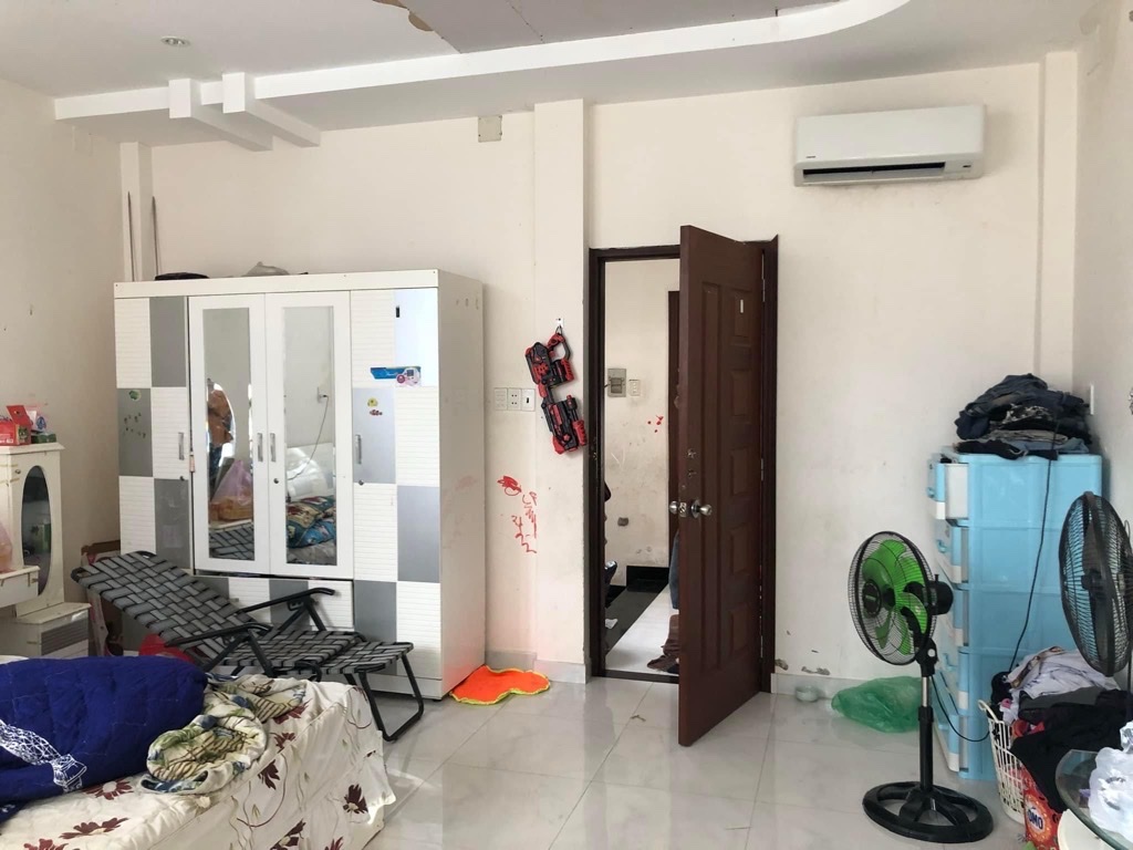 Bán nhà mặt tiền Hẻm xe hơi cực sầm uất Quận 8, rộng 3 Tầng kiên cố