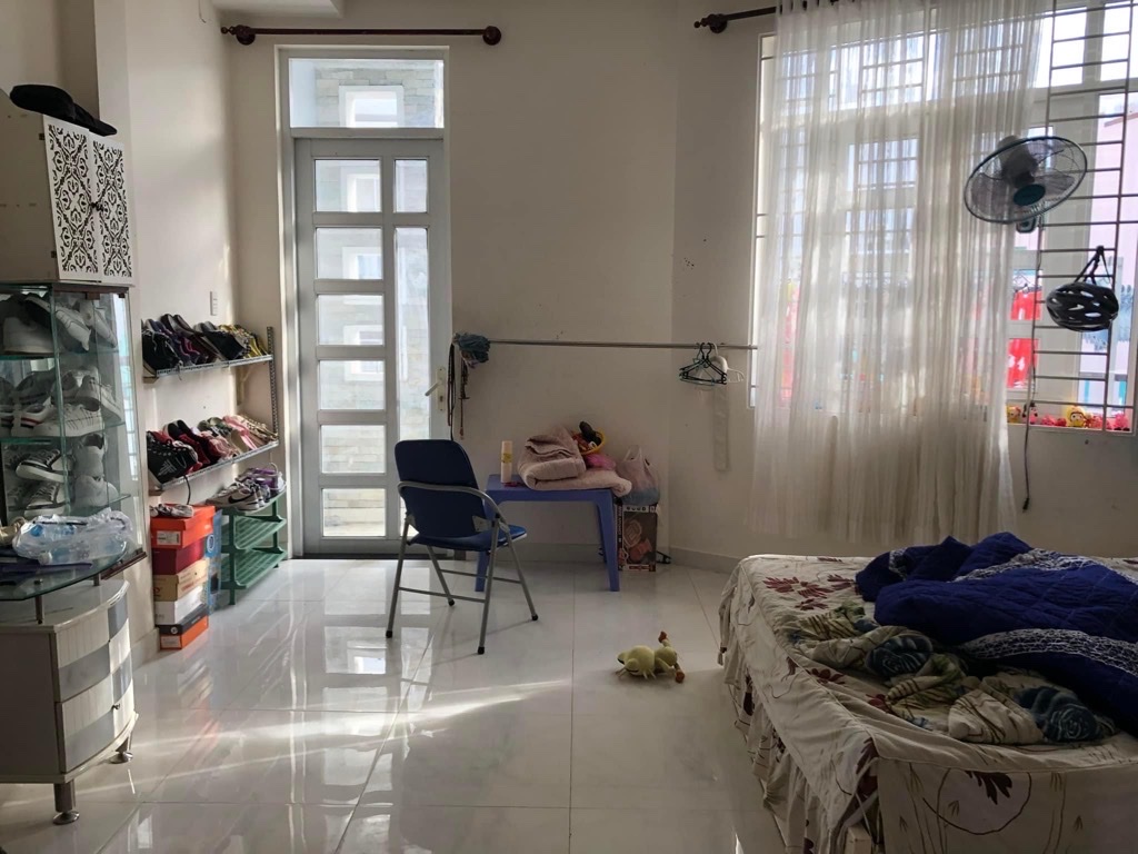 Bán nhà mặt tiền Hẻm xe hơi cực sầm uất Quận 8, rộng 3 Tầng kiên cố