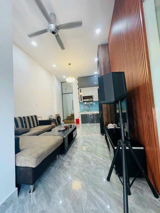 Nhà Mặt Tiền 3 Tầng MỚI XÂY,  Căn Góc rất thoáng mát, kinh doanh sầm uất Quận 8