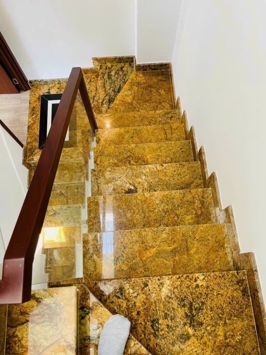 Nhà Mặt Tiền 3 Tầng MỚI XÂY,  Căn Góc rất thoáng mát, kinh doanh sầm uất Quận 8
