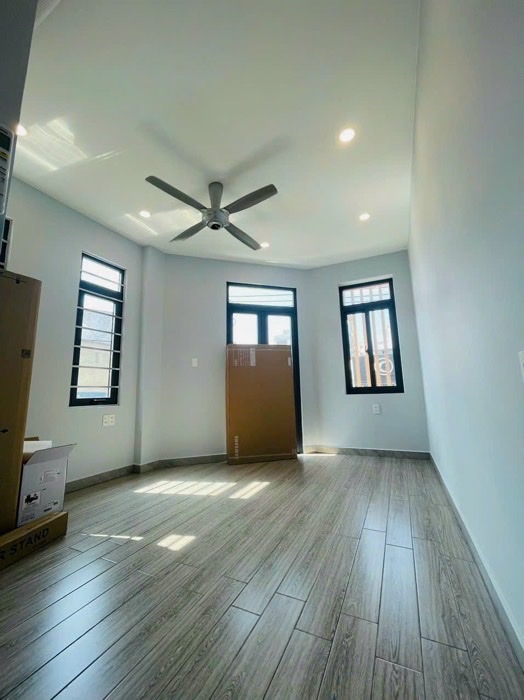 Nhà Mặt Tiền 3 Tầng MỚI XÂY,  Căn Góc rất thoáng mát, kinh doanh sầm uất Quận 8