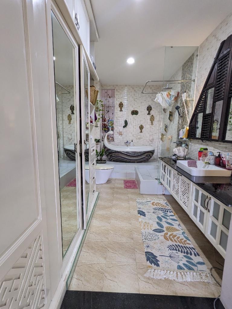 Nhà mặt tiền cữ rộng 4 Tầng kiên cố, Ngang bề thế 5m đường LVL Quận 7