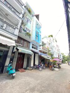 Nhà 5 Tầng Xe hơi đỗ cửa, ngay chợ lớn Rạch Ông Quận 8 giáp Quận 1