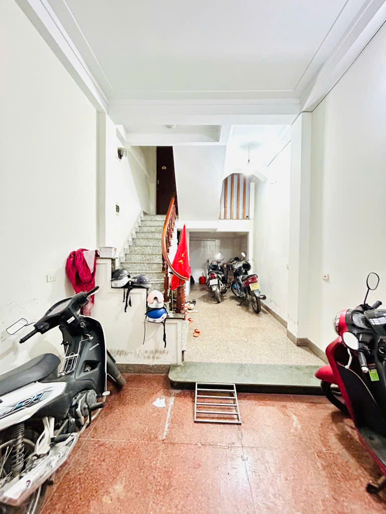 CĂN 7PN DUY NHẤT tại LĨNH NAM -HOÀNG MAI có( DT 30.6M2 ;5 TẦNG ;3,3x10m ;6 tỷ)