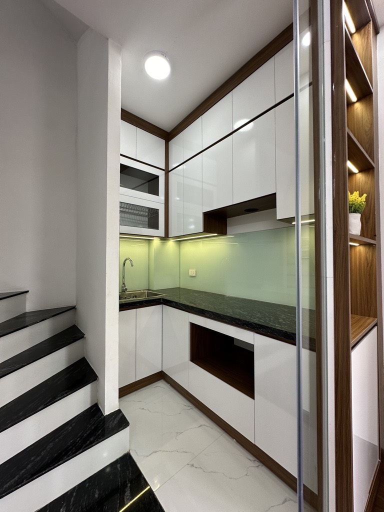 Bán nhà riêng tại Trương Định, ngõ thông, ô tô đỗ cửa giá chỉ 6.35 tỷ