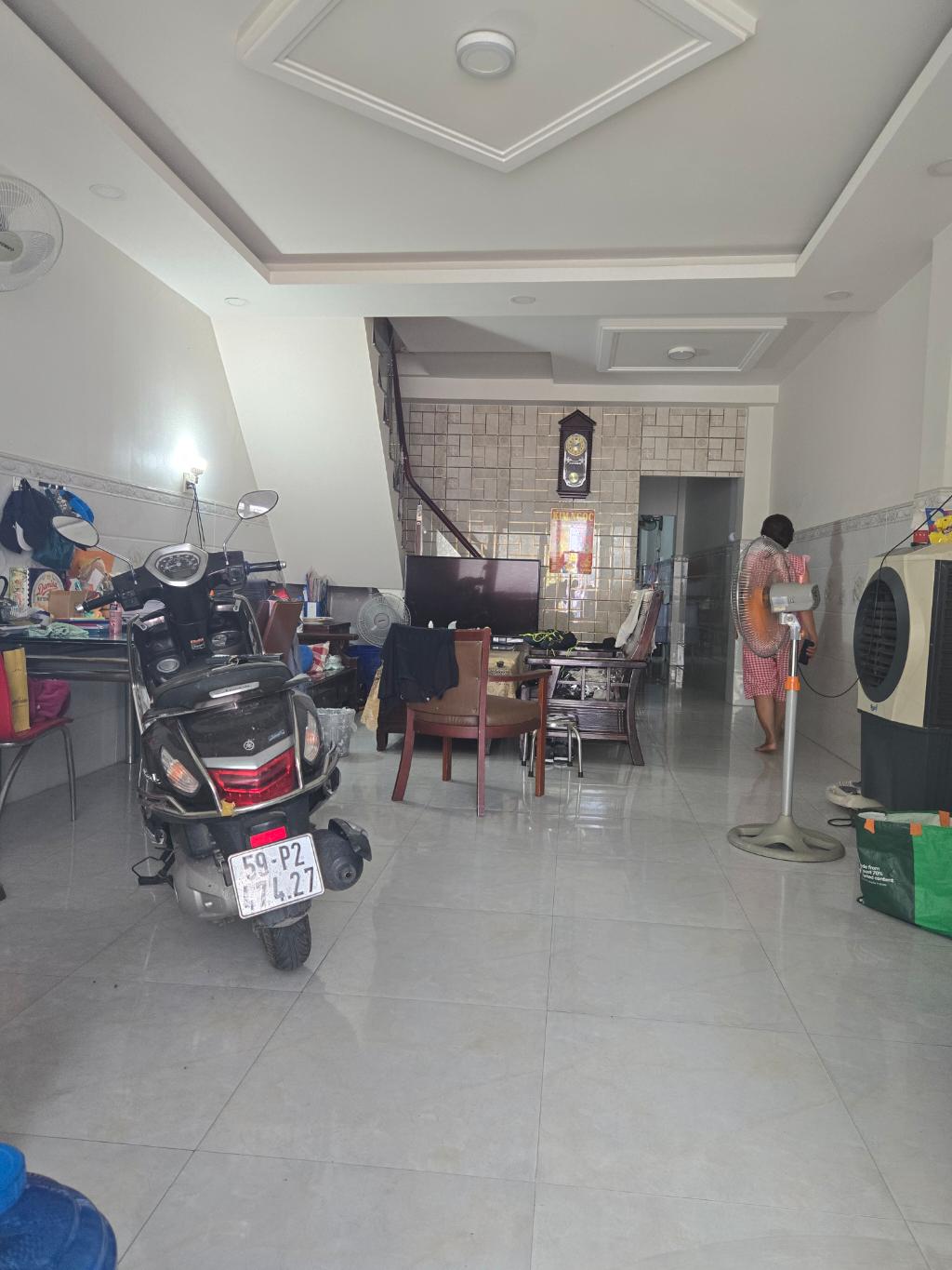 HẺM XE HƠI NGAY TRUNG TÂM LÊ VĂN VIỆT. LÃ XUÂN OAI. CHỢ TNPA GIÁ