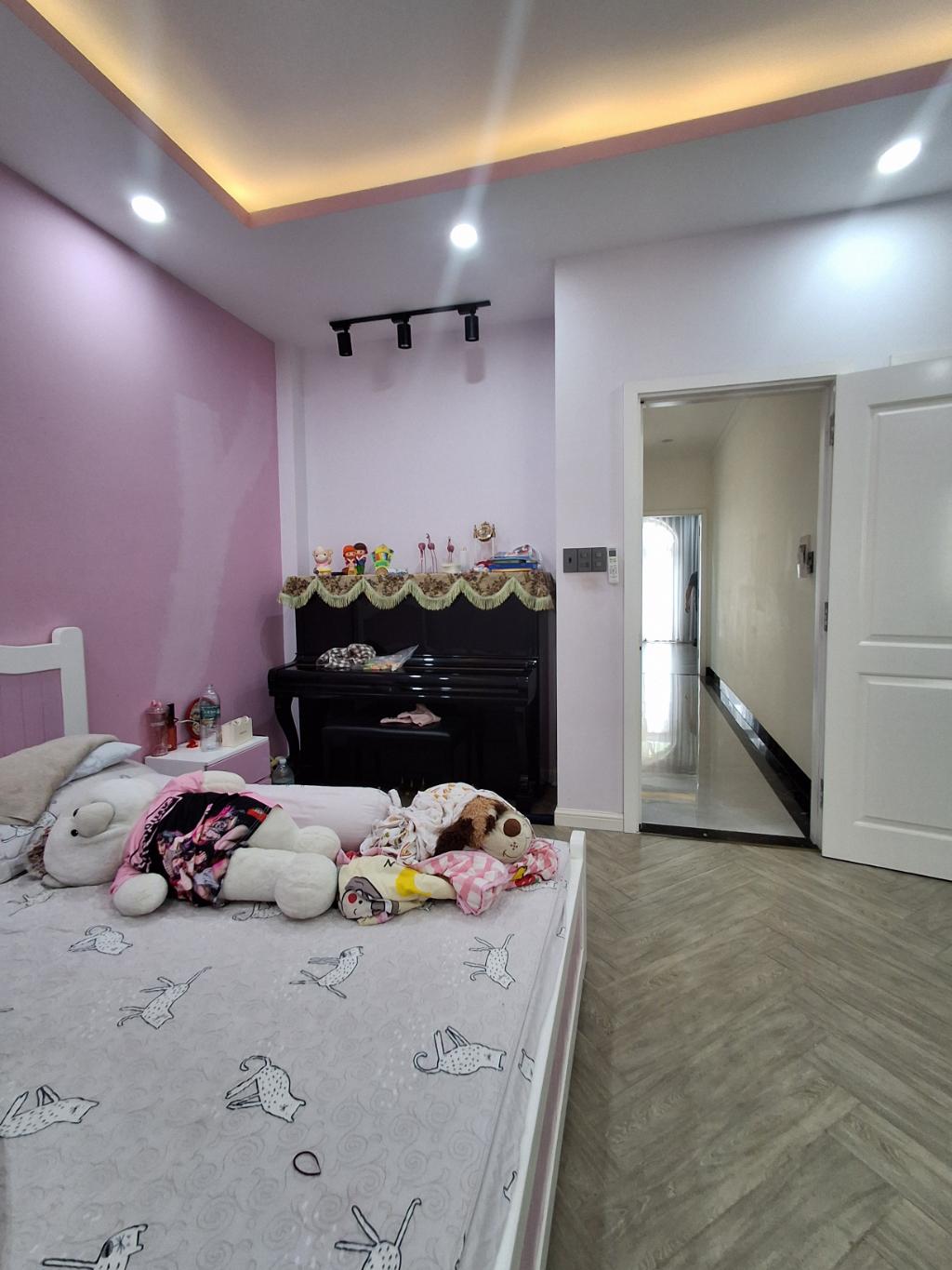 NHÀ CAO TO 5 TẦNG - CÁCH ĐƯỜNG NGUYỄN DUY TRINH 50M - GIÁ BÁN CHỈ 13 TỶ