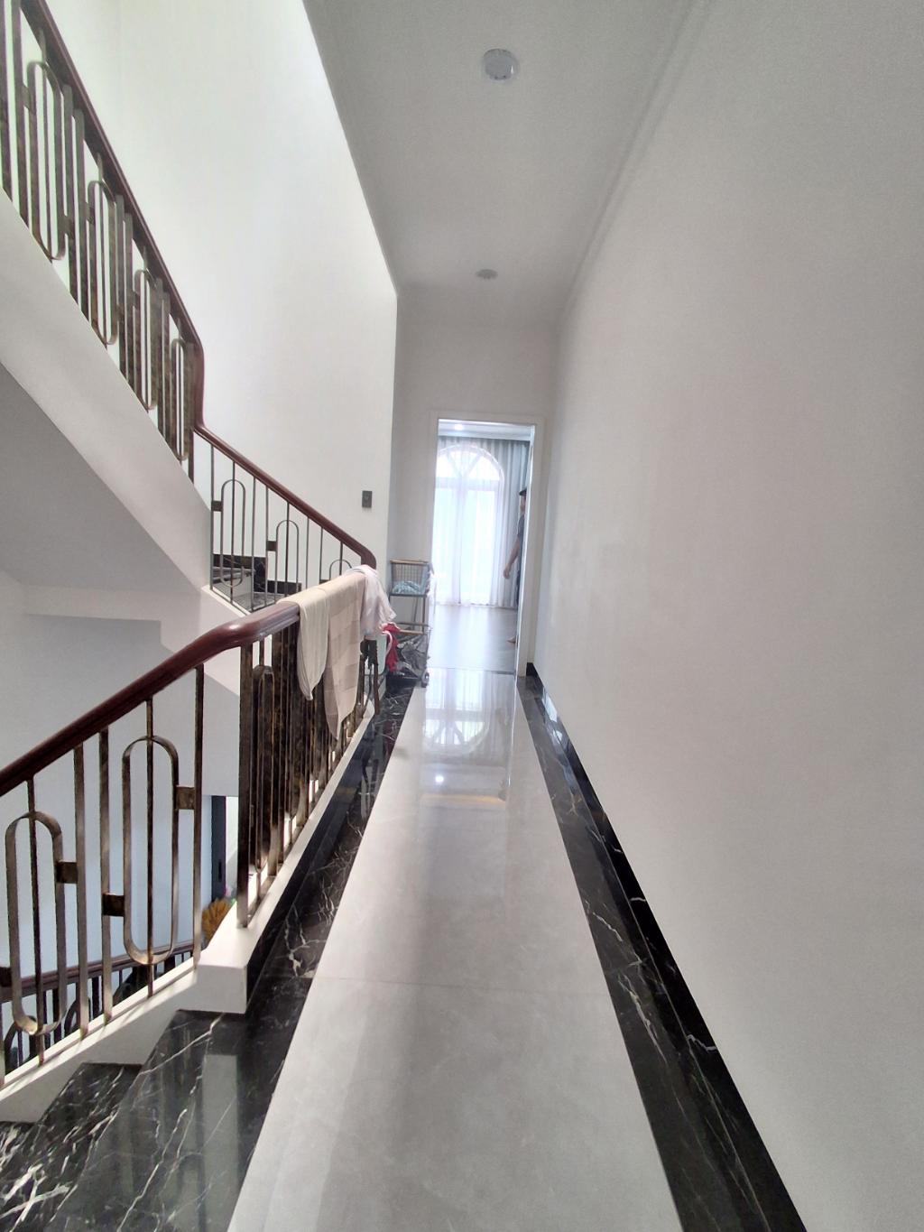 NHÀ CAO TO 5 TẦNG - CÁCH ĐƯỜNG NGUYỄN DUY TRINH 50M - GIÁ BÁN CHỈ 13 TỶ