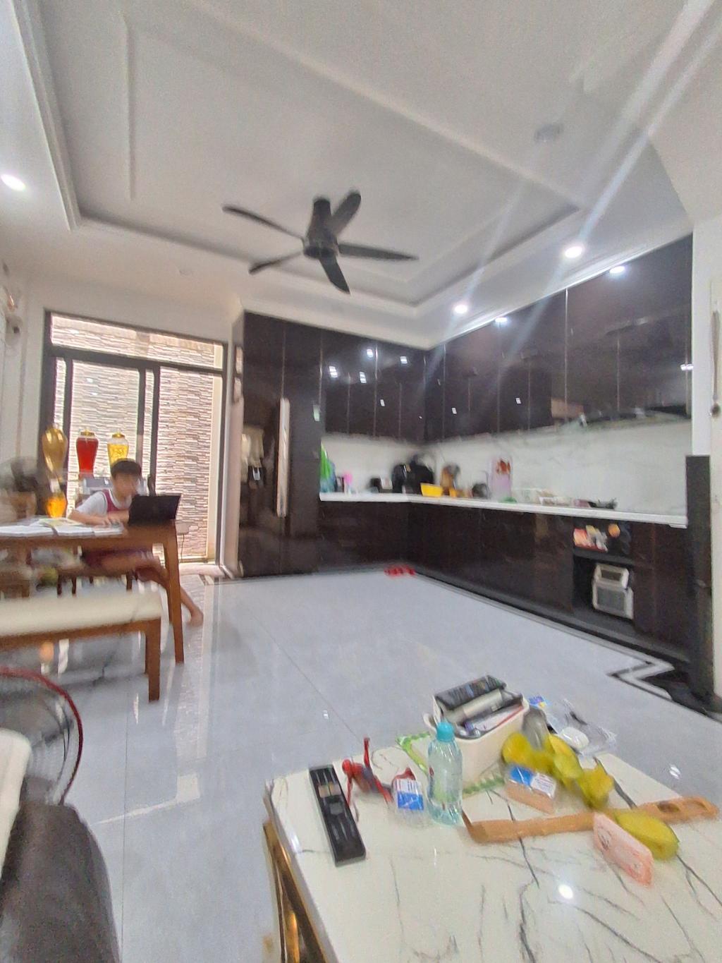 NHÀ CAO TO 5 TẦNG - CÁCH ĐƯỜNG NGUYỄN DUY TRINH 50M - GIÁ BÁN CHỈ 13 TỶ