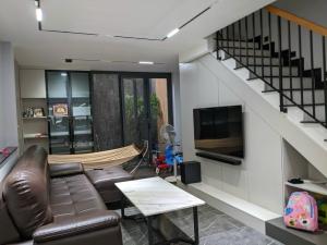 XE HƠI NGŨ TRONG NHÀ. NHÀ MỚI NGAY BƯNG ÔNG THOÀN Q9 THỦ ĐỨC