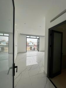 NHÀ 2 TẦNG -HẺM XE HƠI-SÁT VÁCH VINHOMES GRAND PẢK-4.25 TỶ