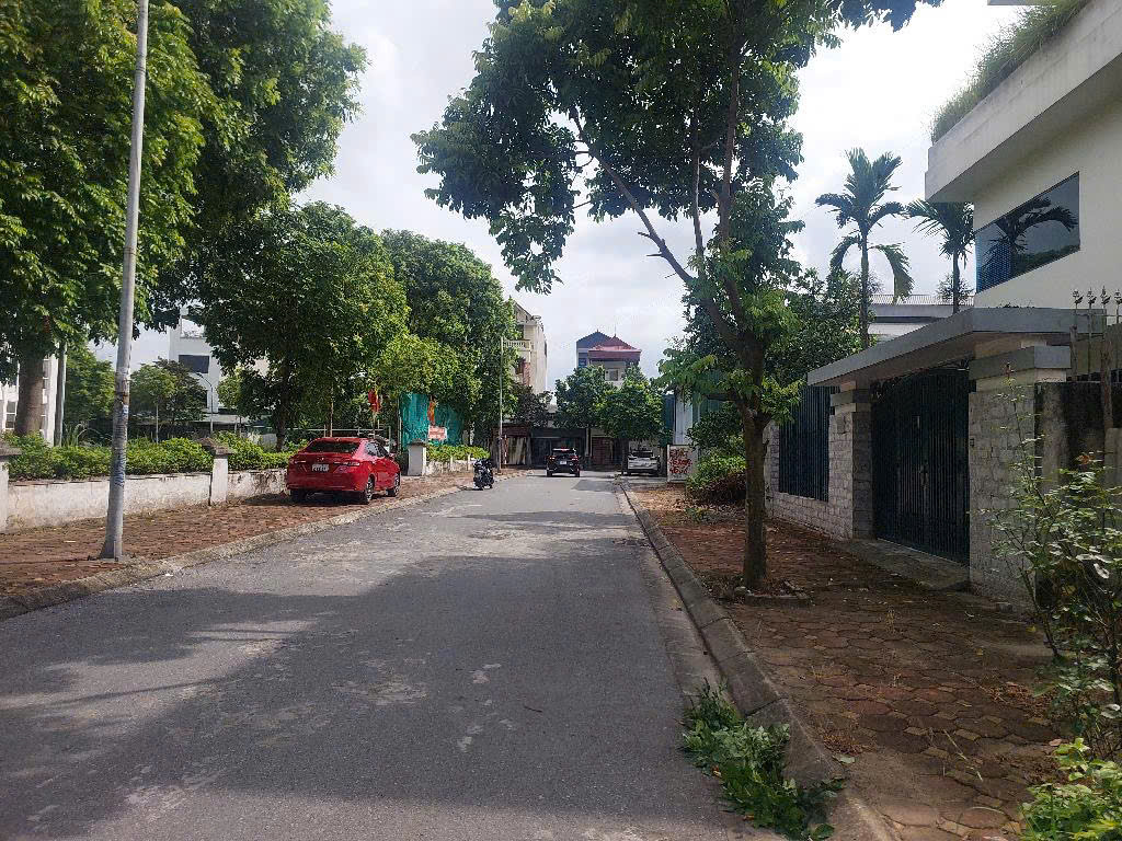 Bán đất Cửu Việt, Phân Lô-Ô Tô Tránh, 118m2, Giá 16.5 tỷ