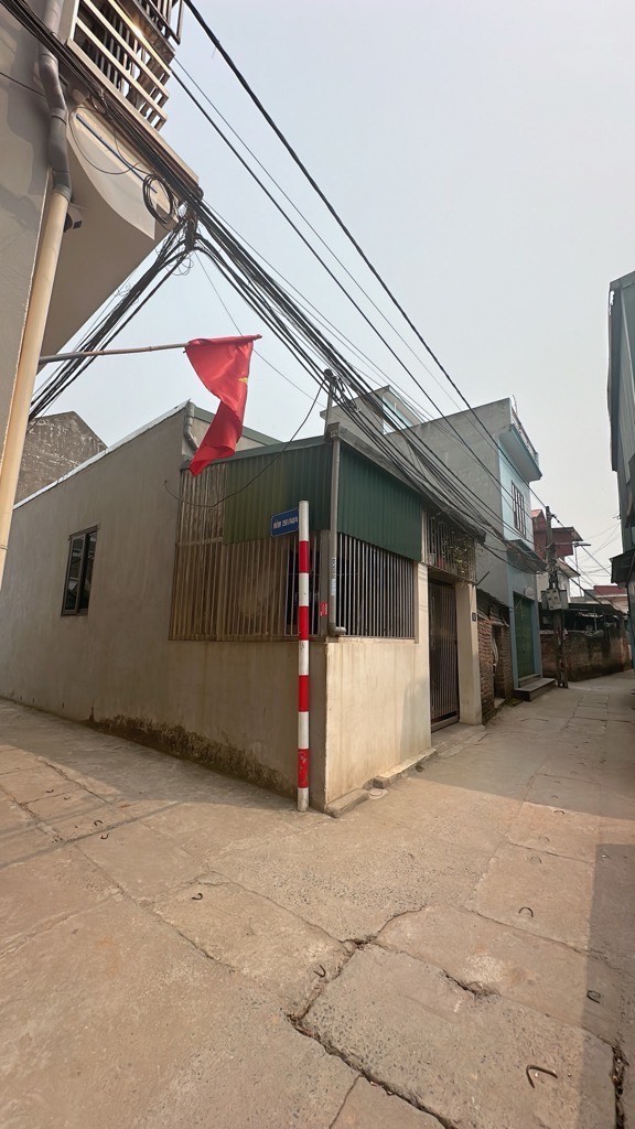 CẦN TIỀN BÁN GẤP MẢNH ĐẤT ĐẶNG XÁ CÓ SẴN NHÀ CẤP 4 GIÁ SỐC CHỈ 2.4 tỷ (có thương lượng)