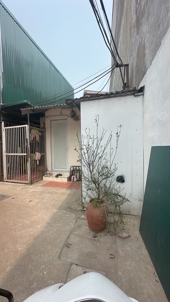 CẦN TIỀN BÁN GẤP MẢNH ĐẤT ĐẶNG XÁ CÓ SẴN NHÀ CẤP 4 GIÁ SỐC CHỈ 2.4 tỷ (có thương lượng)