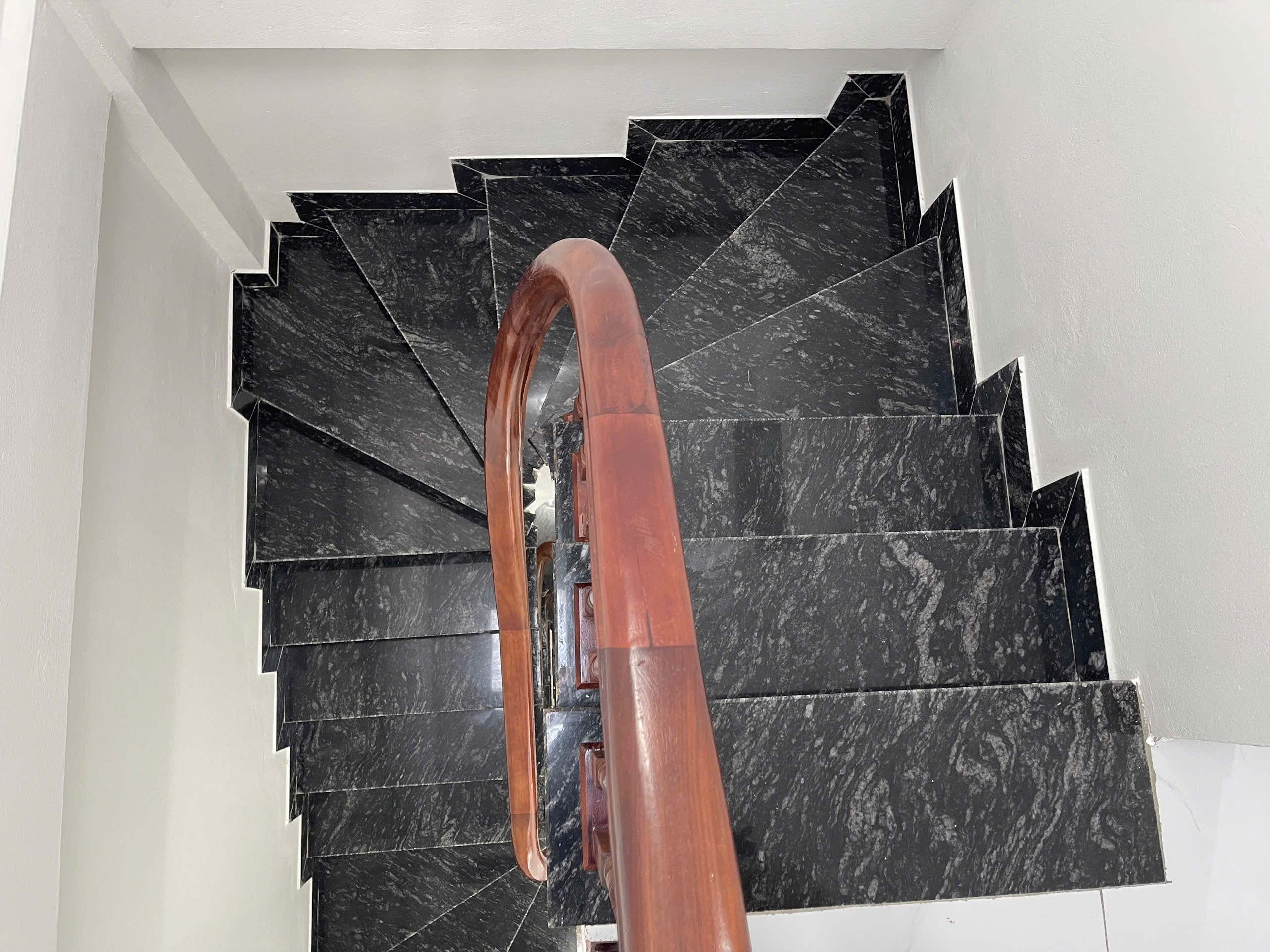 cần bán gấp nhà yên nghĩa 33m* 4tầng*  lô góc* ngõ thông