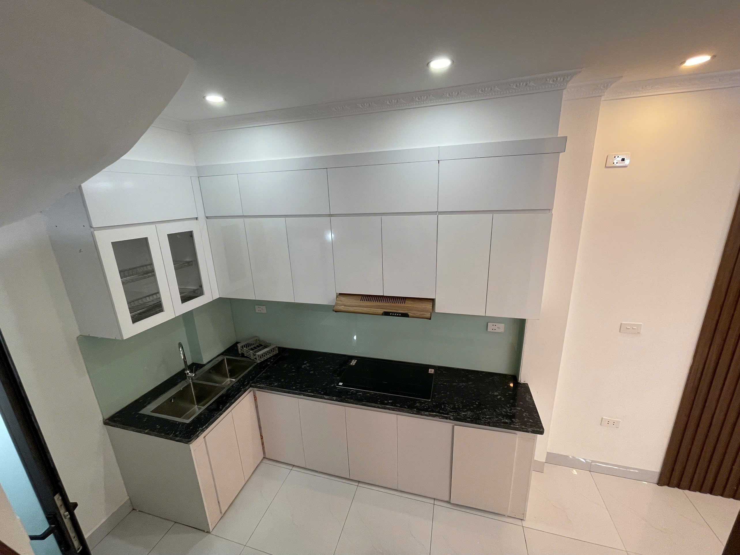 cần bán gấp nhà yên nghĩa 33m* 4tầng*  lô góc* ngõ thông