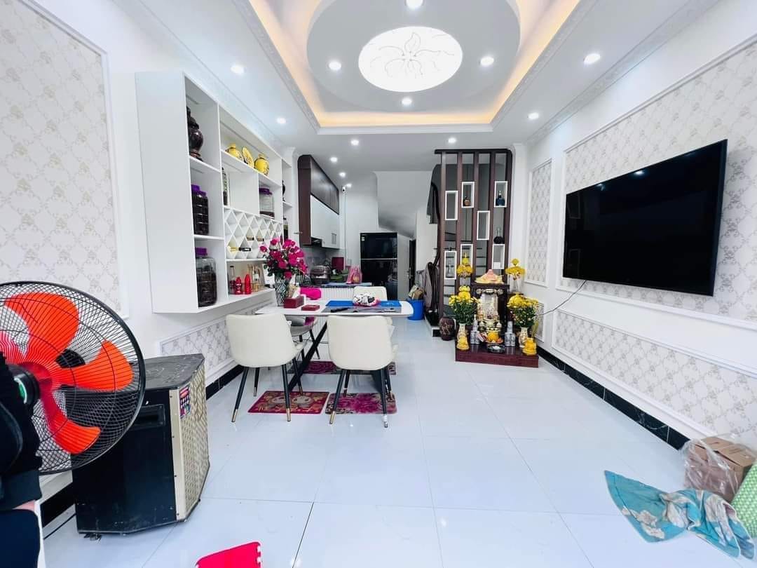 Nhà mới xây 5 tầng có thang máy cao cấp, mặt ngõ thoáng trước sau, ô tô gần nhà, 38 m2 7 tỷ