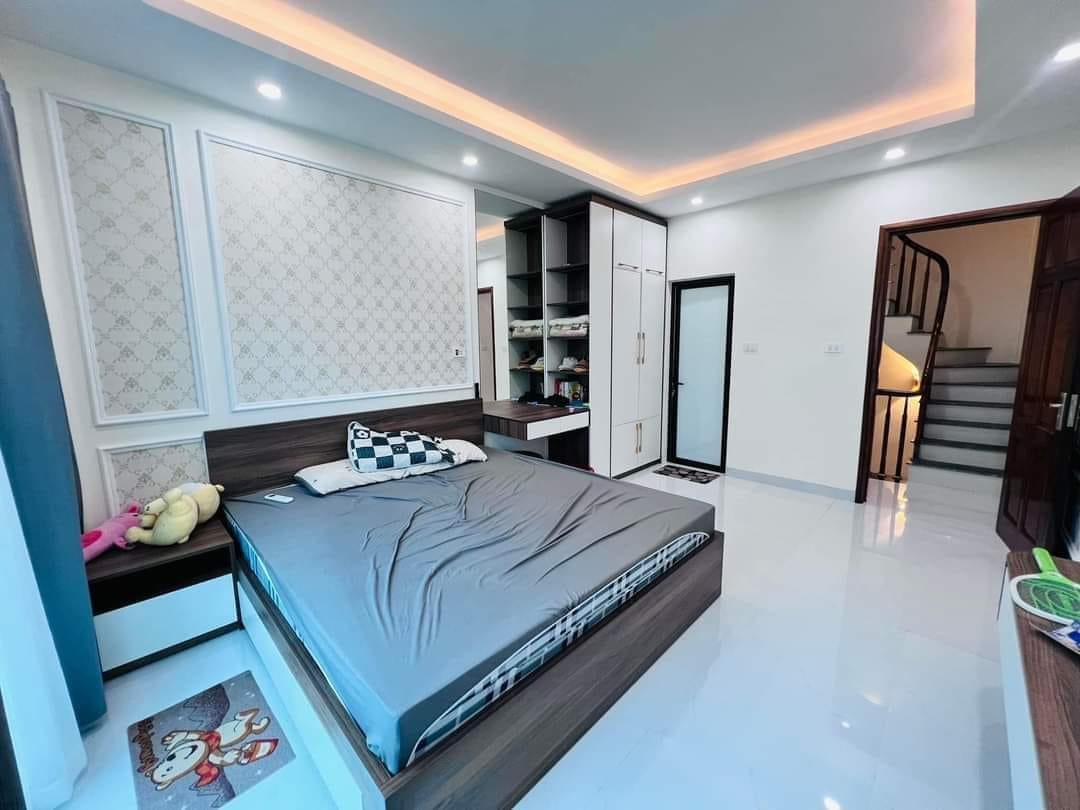 Nhà mới xây 5 tầng có thang máy cao cấp, mặt ngõ thoáng trước sau, ô tô gần nhà, 38 m2 7 tỷ