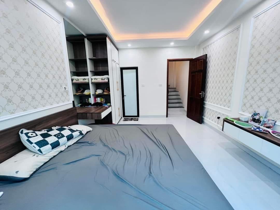Nhà mới xây 5 tầng có thang máy cao cấp, mặt ngõ thoáng trước sau, ô tô gần nhà, 38 m2 7 tỷ