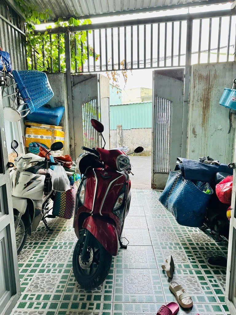 Bán Đất tặng Nhà. Giá tốt!!! HẺM XE TẢI THÔNG - Gò Cát, Phú Hữu, Tp. Thủ Đức.